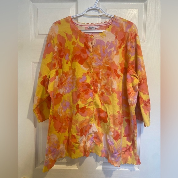 Isaac Mizrahi Live! Floral Cardigan with Scalloped Neckline and Hem Size 3X - Picture 2 of 9